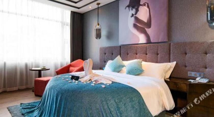 Xana Hotelle-Hotel Luzhou Baizitu Square Exteriér fotografie